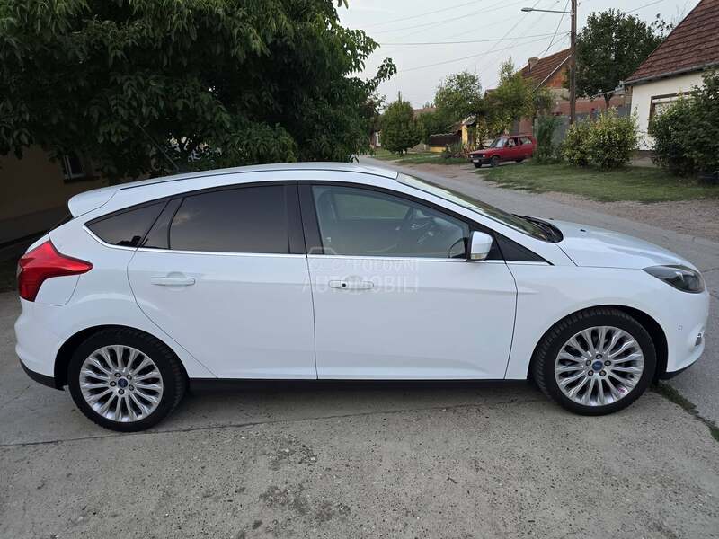 Ford Focus 1,6b Titanium x