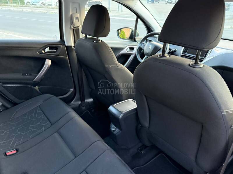 Peugeot 2008 8 6 K M/LED/SER
