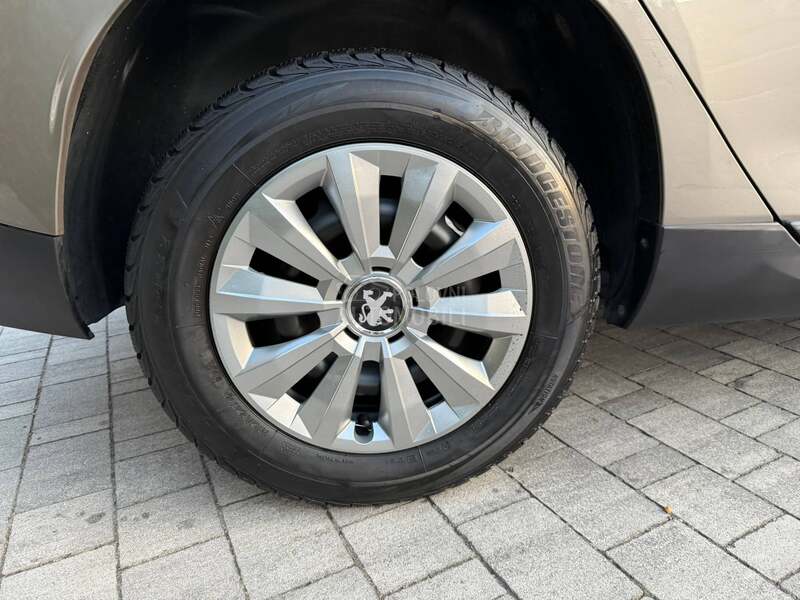 Peugeot 2008 8 6 K M/LED/SER