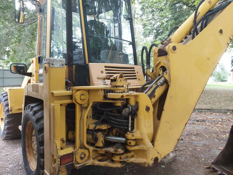Komatsu WB98A TOP PONUDA