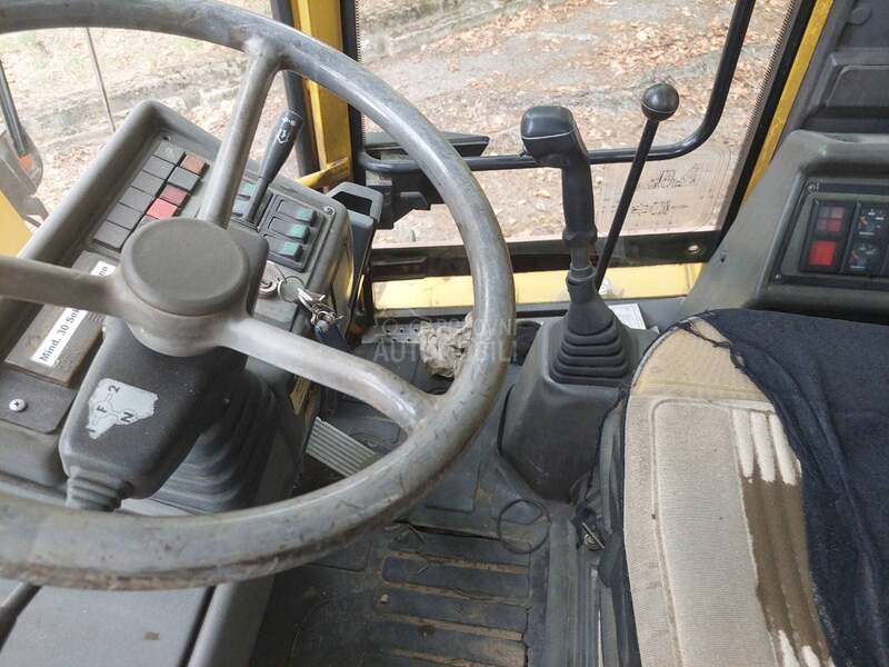 Komatsu WB98A TOP PONUDA