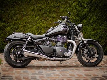 Triumph thunderbird