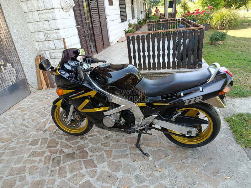 Kawasaki zzr600