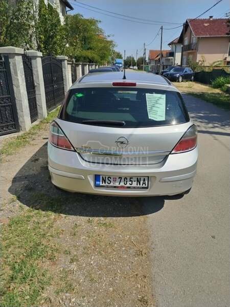 Opel Astra H 
