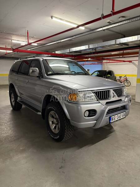 Mitsubishi Pajero Sport Dakar