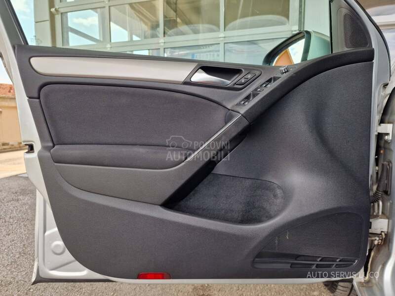 Volkswagen Golf 6 1.6 TDI  n a v i