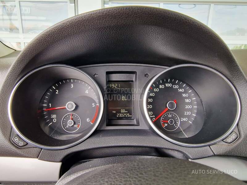 Volkswagen Golf 6 1.6 TDI  n a v i