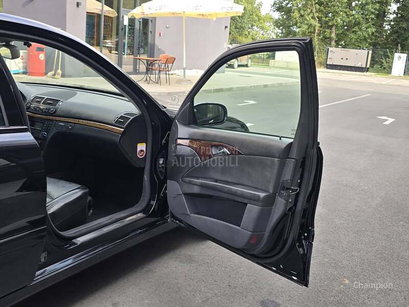 Mercedes Benz E 200 ŠIBER AUT.