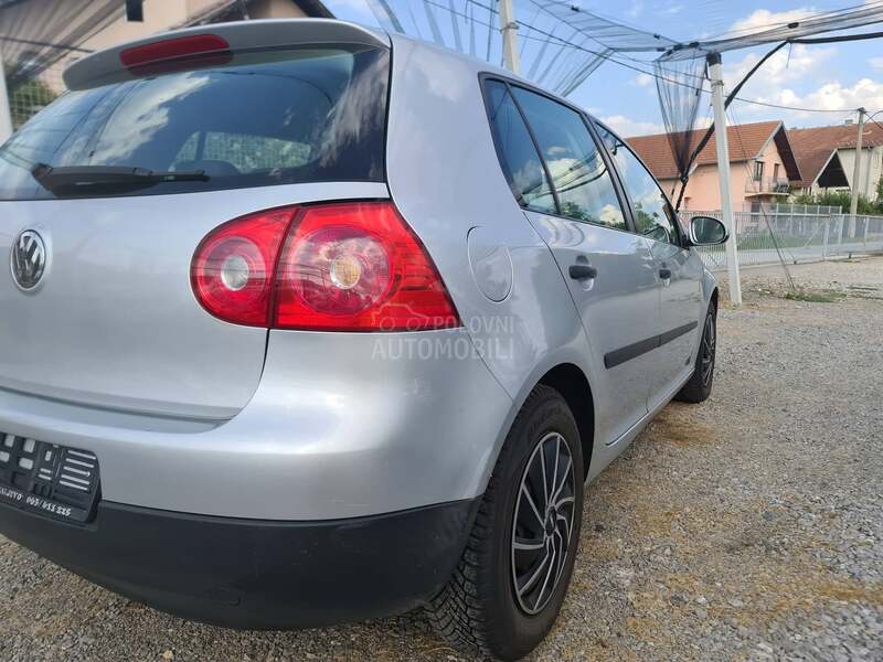 Volkswagen Golf 5 1.6fsi CH