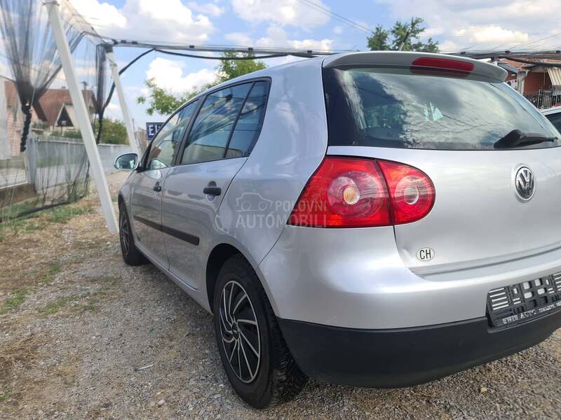 Volkswagen Golf 5 1.6fsi CH
