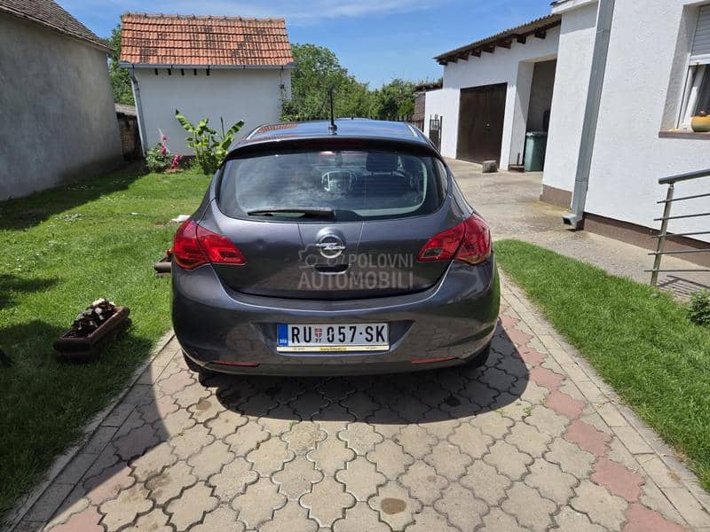 Opel Astra J 1.7 CDTI