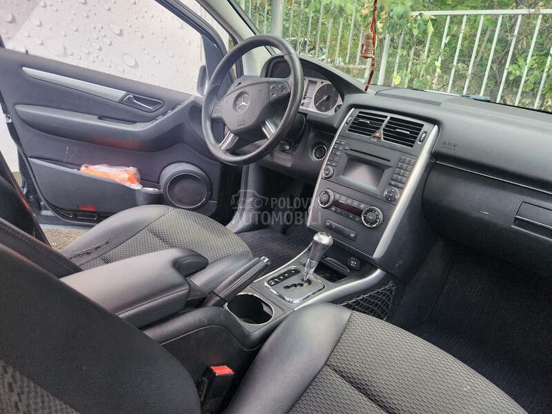 Mercedes Benz B 200 