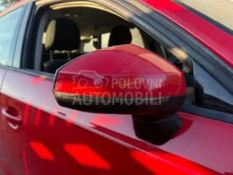 Retrovizor desni crveni