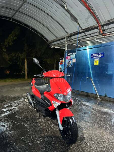 Gilera runner st200