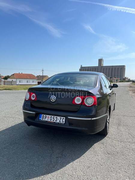 Volkswagen Passat B6 1.6 BLUEMOTION