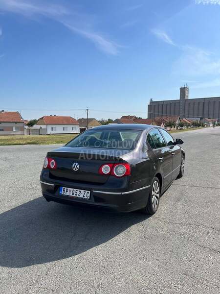 Volkswagen Passat B6 1.6 BLUEMOTION