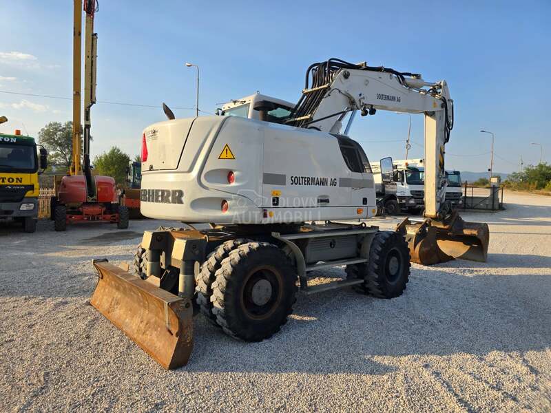 Liebherr A918 compact