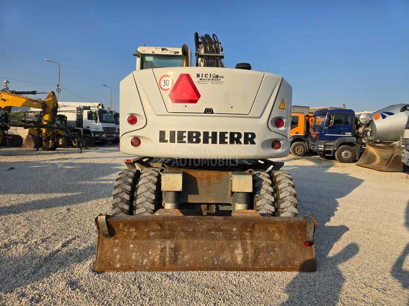 Liebherr A918 compact