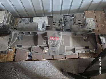 W212 delovi Plastika veznog za Mercedes Benz E Klasa, E 200, E 220 ... od 2009. do 2012. god.