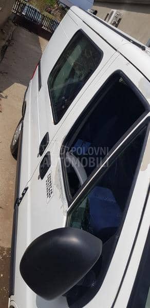 Peugeot Boxer 2.8 HDI 5 sedista