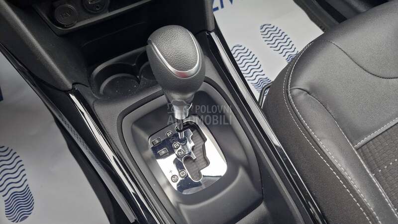 Peugeot 2008 AT 75000 ALLURE PANO