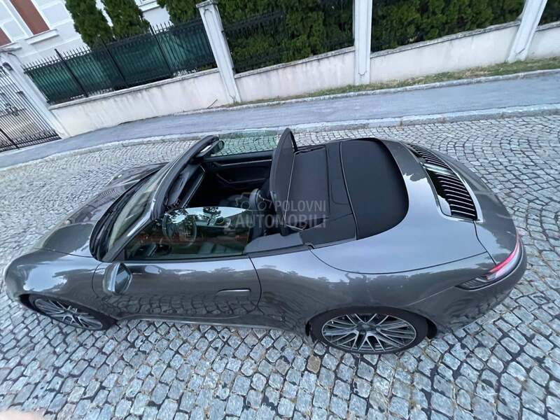 Porsche 911 Carrera 4