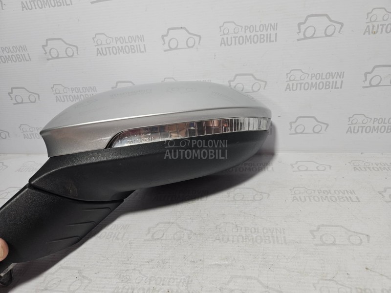 GOLF 8 RETROVIZOR LEVI