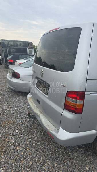 Volkswagen Transporter T5 2.5TDI