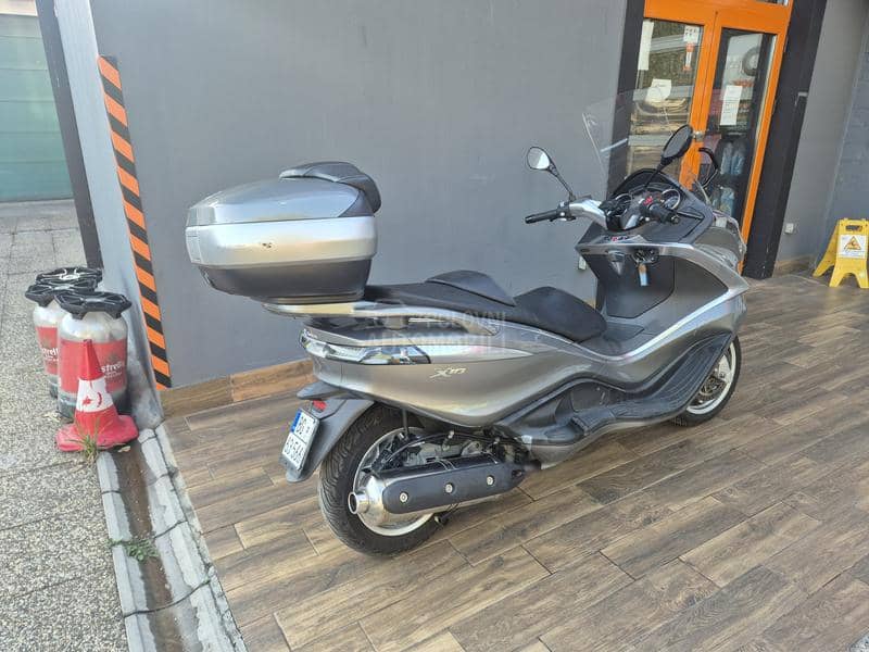 Piaggio X10