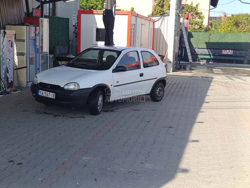 Opel Corsa B 1.0b