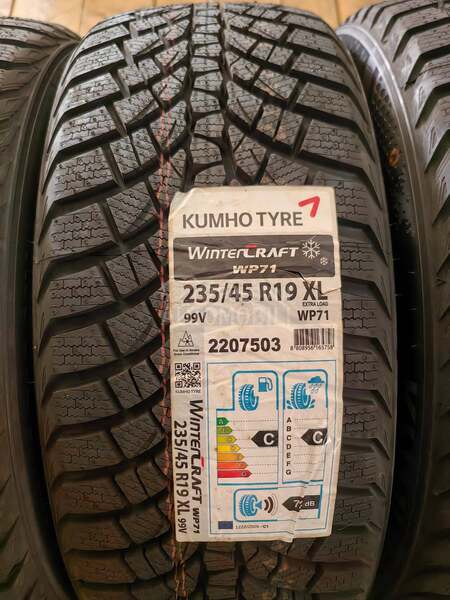 Kumho 235/45 R19 Zimska