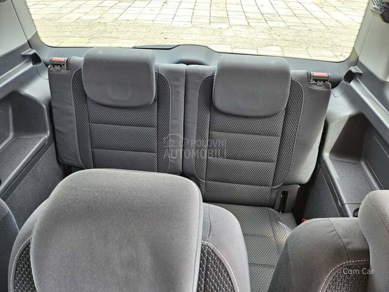 Volkswagen Touran 7 s e d i š t a