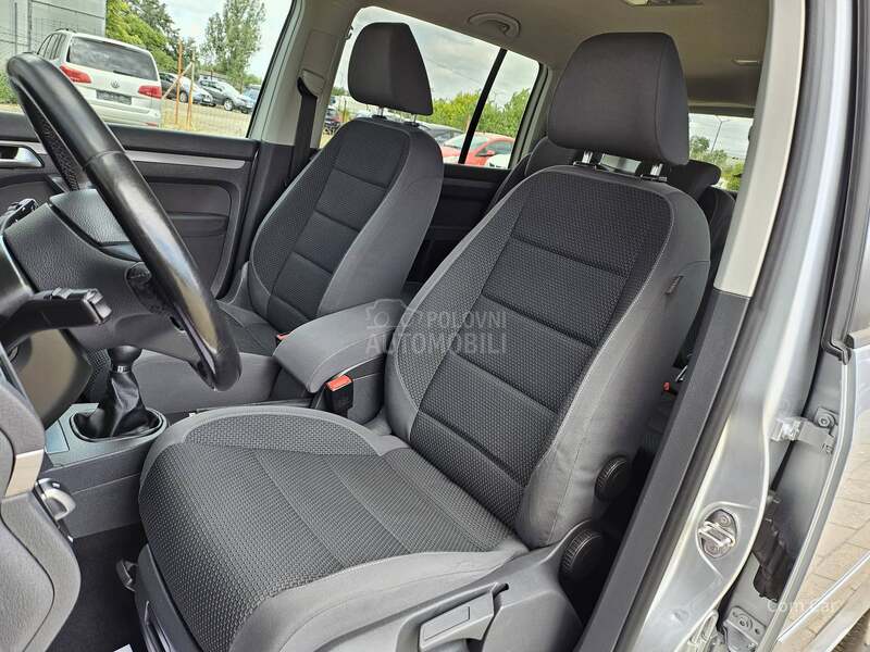 Volkswagen Touran 7 s e d i š t a