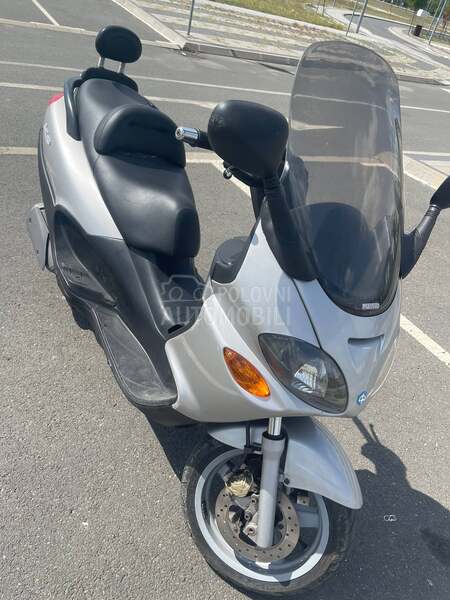 Piaggio x9