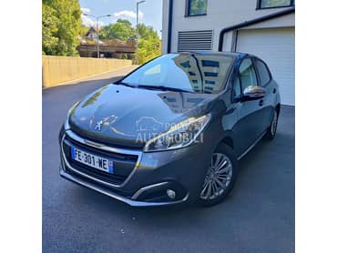 Peugeot 208 1.2 VTi Style