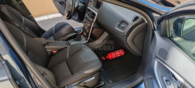 Volvo V40 D2