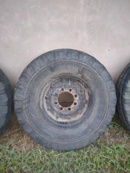 Zmaj Gume od ruskih prikolica