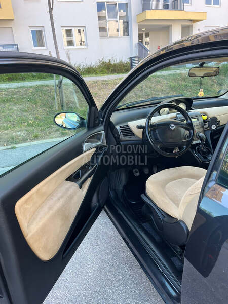 Lancia Ypsilon 