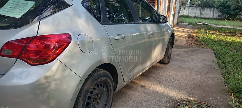 Opel Astra J 