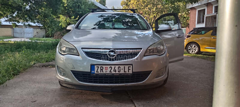 Opel Astra J 
