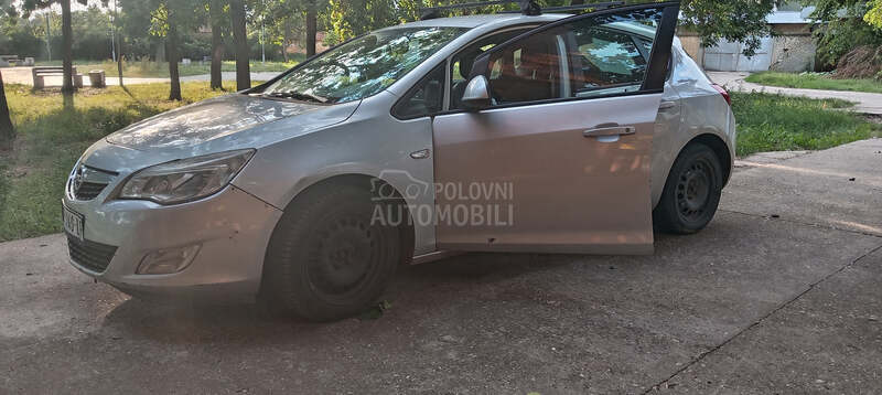 Opel Astra J 