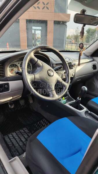 Nissan Almera 