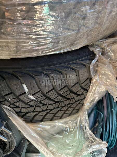Kumho 225/45 R18 Zimska