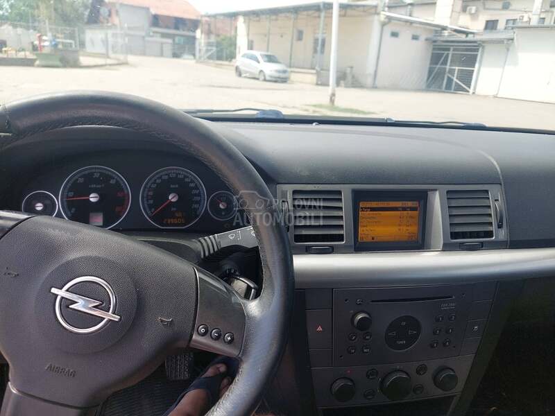 Opel Vectra C 1.9 cdzi GTS oprema