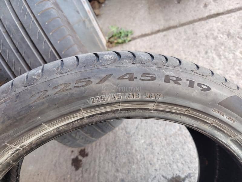 Pirelli 225/45 R19 Letnja