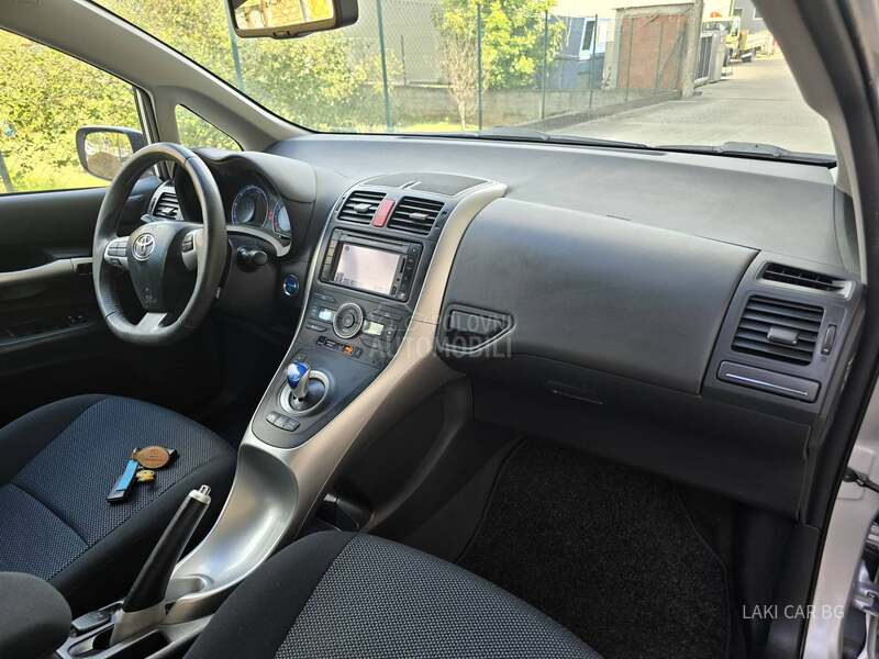 Toyota Auris HYBRID 1.8 AUTOM