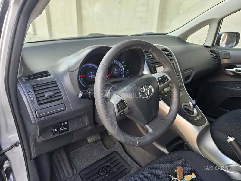 Toyota Auris HYBRID 1.8 AUTOM