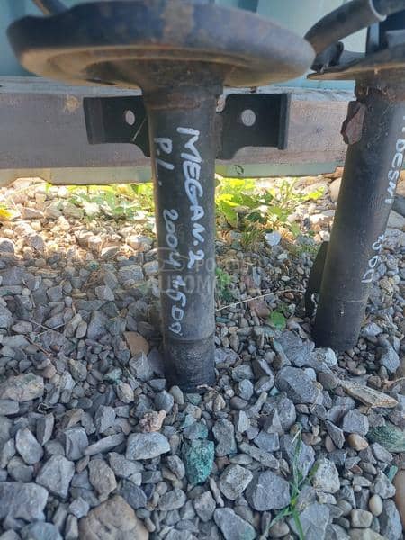 Prednji amortizeri Megan 2