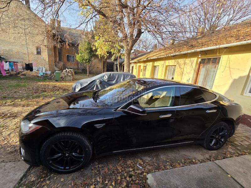 Tesla Model S P85 PLUS