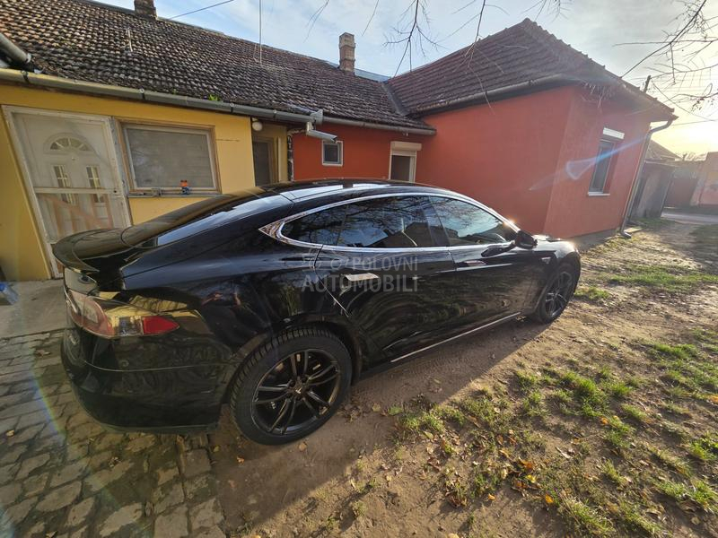 Tesla Model S P85 PLUS